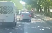 Elazığ'da makas atan sürücü kamerada