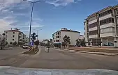 Elazığ'da şiddetli fırtına çöp konteynerini adeta gezintiye çıkardı