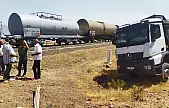 Elazığ'da tren kamyona çarptı: 1 yaralı