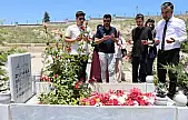 Kimsesizler mezarlığına defnedilmişti, vatandaşlar Arefe günü yalnız bırakmadı