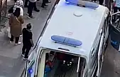 Sokak ortasında kalbi duran şahıs, vatandaşın kalp masajı ile hayata döndü