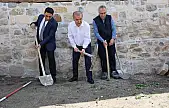 Vali Hatipoğlu ilk kazmayı vurdu, 5 bin yıllık kalede kazı başladı
