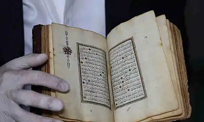 200 yıllık altın tezhipli Kur'an-ı Kerim'i Cumhurbaşkanı'na hediye etmek istiyor