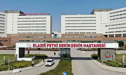Altyapı çalışmalarında boruların altında kalan belde başkanı ve personel yaralandı