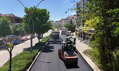 Elazığ'da asfalt yenileme çalışmaları devam ediyor