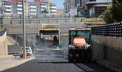 Elazığ'da asfaltlama çalışmaları sürüyor