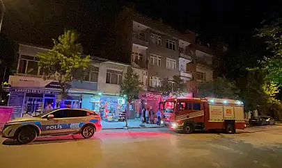 Elazığ'da bina yangını: 2 kişi dumandan etkilendi