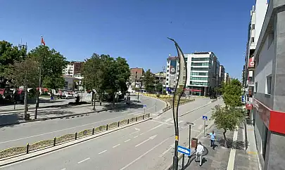Elazığ'da cadde ve sokaklar boş kaldı