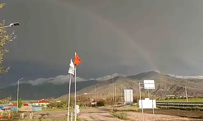 Elazığ'da gökkuşağı görenleri mest etti