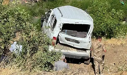 Elazığ'da hafif ticari araç şarampole uçtu: 1 ölü