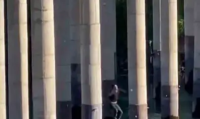 Elazığ'da köprüden nehre tehlikeli atlayış kamerada
