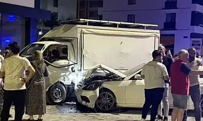 Elazığ'da pikap ile otomobil çarpıştı: 3 yaralı
