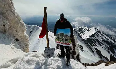Elazığlı sporcu Erciyes Dağı'na tırmandı
