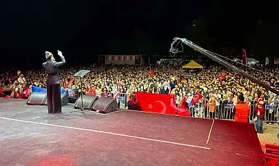 FÜ 50. yıl festivali Azerin'in unutulmaz konseriyle sona erdi