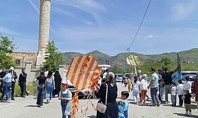 Vefat eden oğlu anısına uçurtma şenliği düzenledi