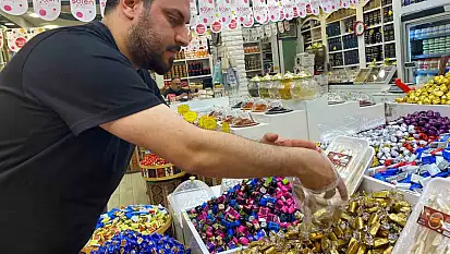 Elazığ'da bayram öncesi şekerler tezgahlardaki yerini aldı