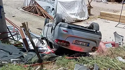 Elazığ'da otomobil şarampole devrildi: 2 yaralı