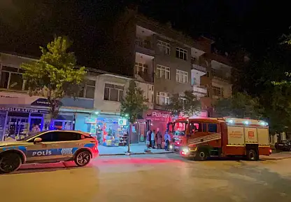 Elazığ'da bina yangını: 2 kişi dumandan etkilendi