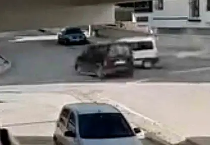 Elazığ'da hafif ticari araçlar çarpıştı
