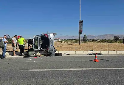 Elazığ'da motosikletle otomobil çarpıştı: 1'i ağır 2 yaralı