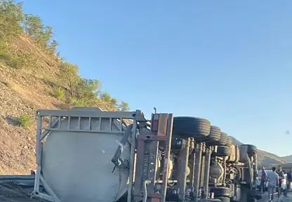 Elazığ'da tır devrildi: 1 yaralı