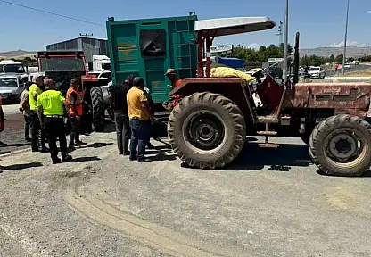 Elazığ'da traktör ile otomobil çarpıştı: 3 yaralı