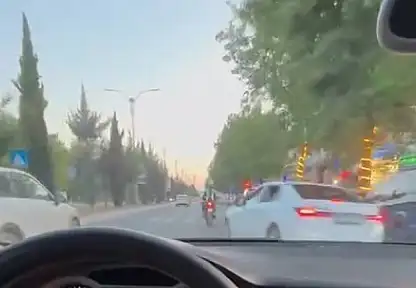 Hatalı geçiş yapan sürücü zor toparladı, kazaya ramak kaldı