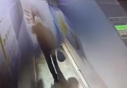 İki farklı motosiklet hırsızlığı, iki farklı kamerada: Birisi çaldı, diğeri kaçtı