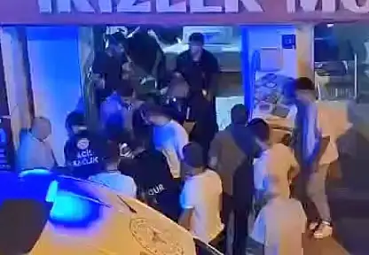 Motosiklet mobilya mağazasına girdi: 1 yaralı