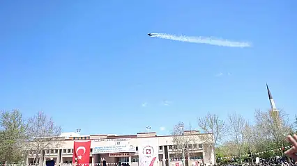 Elazığ'da SOLOTÜRK gösterisi nefes kesti