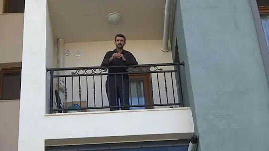 ''Pişmiş tavuğun'' başına gelmeyen olay onun başına geldi: Evde mahsur kaldığı için işinden kovuldu