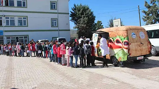 'Kantinbüs' kantini bulunmayan köy okulları için yollarda