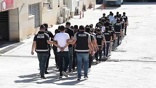 'Kuyu-16' operasyonunda yakalanan şüpheliler adliyeye sevk edildi