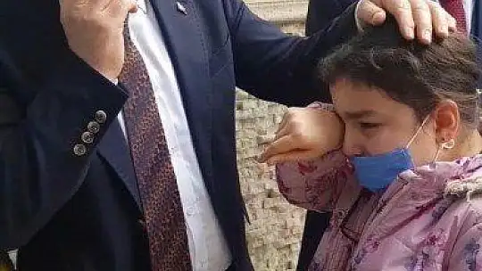 'Vali Amca' ile görüşen minik kızın mutluluk gözyaşları