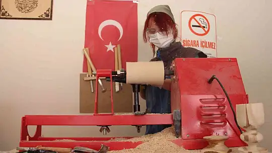 'Yapamazsın' dediler, o şimdi eserleri ile erkeklere taş çıkarıyor