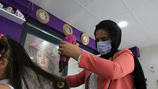 10 yıl önce 750 TL'lik mikro kredi desteği alan kız kardeşlerin başarısı