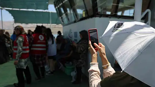 100 kadın, tarihi Pertek Kalesi'ni gezdi