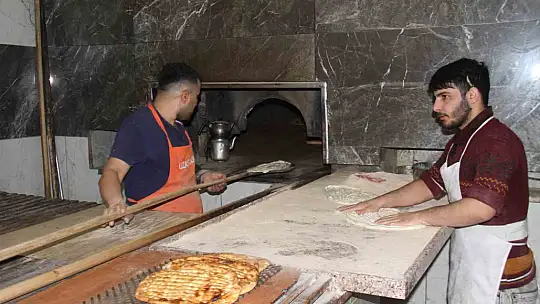 100 lira madeni para getirene 110 lira veriyor
