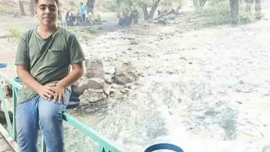 15 yaşındaki ikizleri korona virüs ayırdı