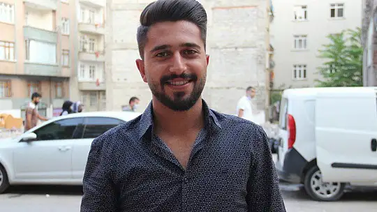19 aracı bir araya getirip kız arkadaşına evlilik teklifinde bulundu