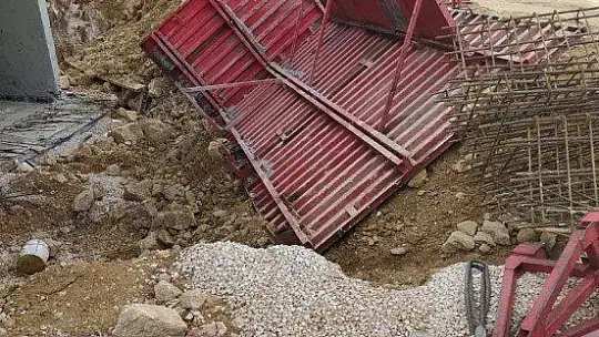 2 ton kalıbın altında kaldı ölmedi hayata tutundu
