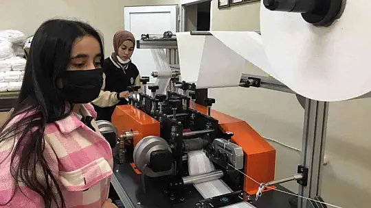 Maske üreten öğrenci ve öğretmenlerin hedefi 1 milyon TL