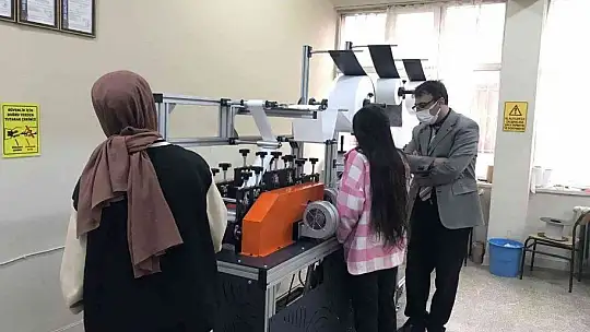 Maske üreten öğrenci ve öğretmenlerin hedefi 1 milyon TL