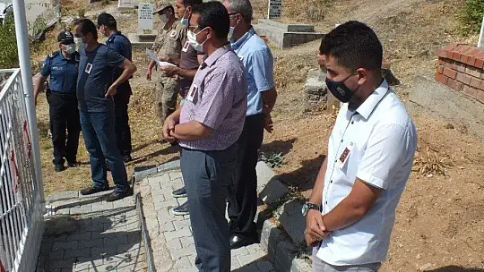 26 yıl önce şehit edilen 6 öğretmenden Elazığlı Rüstem Şen kabri başında anıldı
