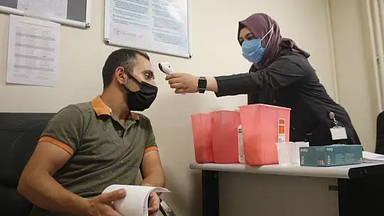 280 bin doz aşı yapılan Elazığ'da 25 yaş üstü vatandaşlar aşı olmaya başladı