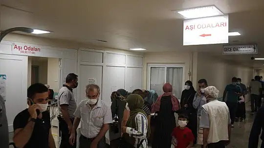 280 bin doz aşı yapılan Elazığ'da 25 yaş üstü vatandaşlar aşı olmaya başladı