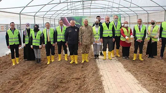 3 milyon aromatik fide tohumu toprakla buluştu