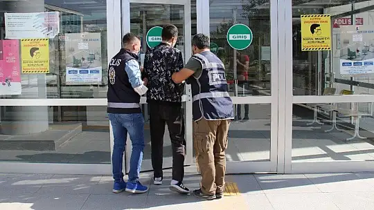 32 suç kaydı bulunan şüpheli, çaldığı araçla gezerken yakalandı