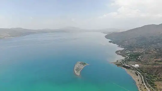 35 dönümlük ada, tavşan ve martılara emanet