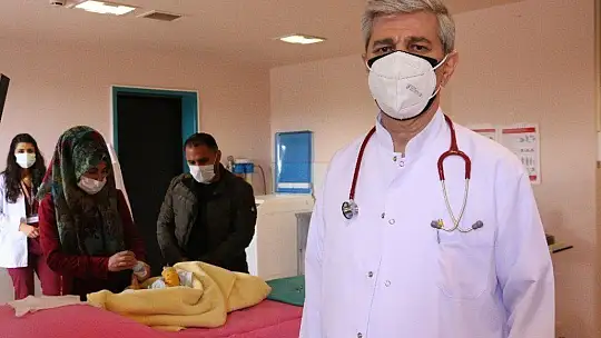 5 aylık bebeğin yuttuğu çengelli iğne operasyonla çıkarıldı